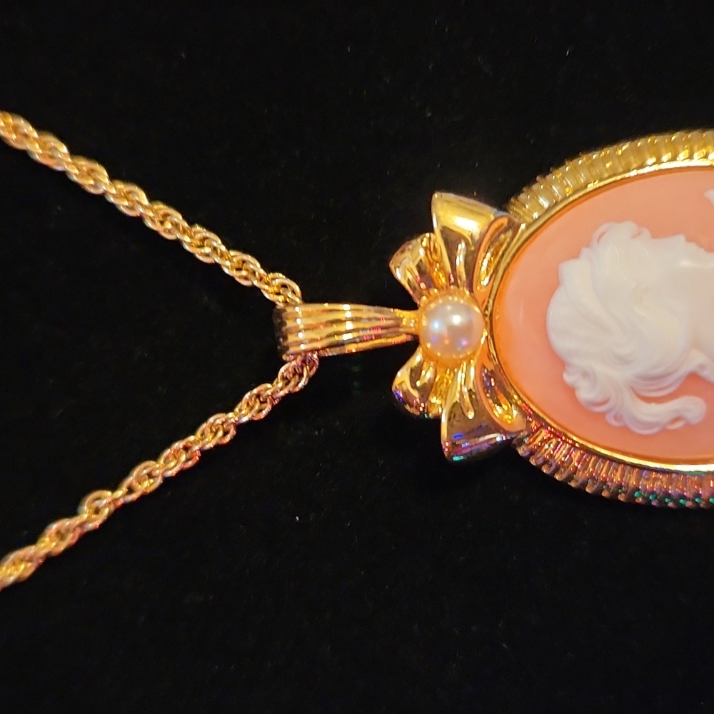 Vintage, Avon, Faux Pearl Cameo Necklace - Picture 4 of 7